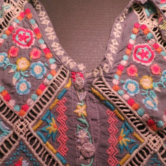 Johnny Was embroidered blouse - Picture 5 of 5